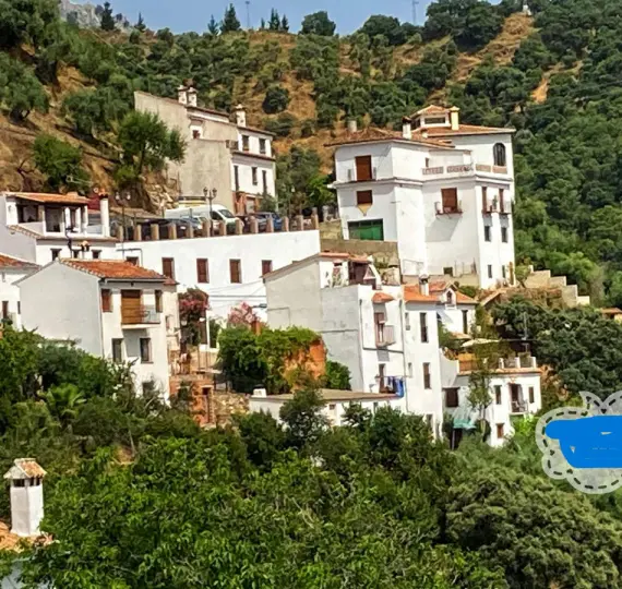 Apartment complex R5163940