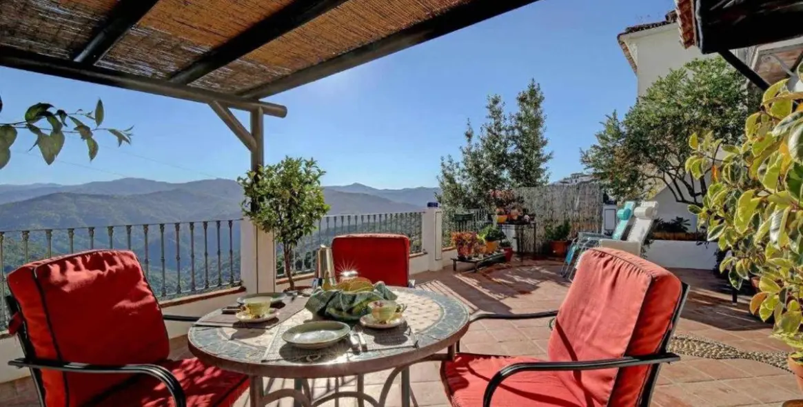 Продажа апартаментного комплекса в Benalauría 28