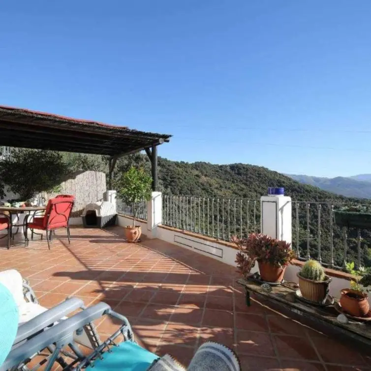 Sale of apartment complex in Benalauría