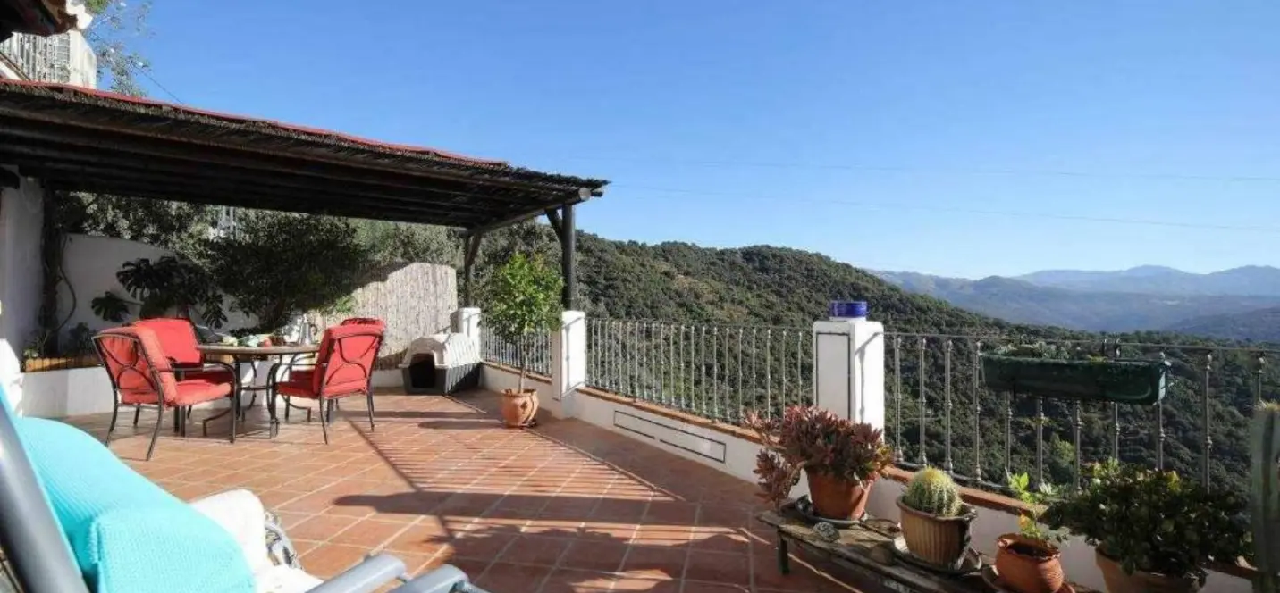 Sale of apartment complex in Benalauría 0