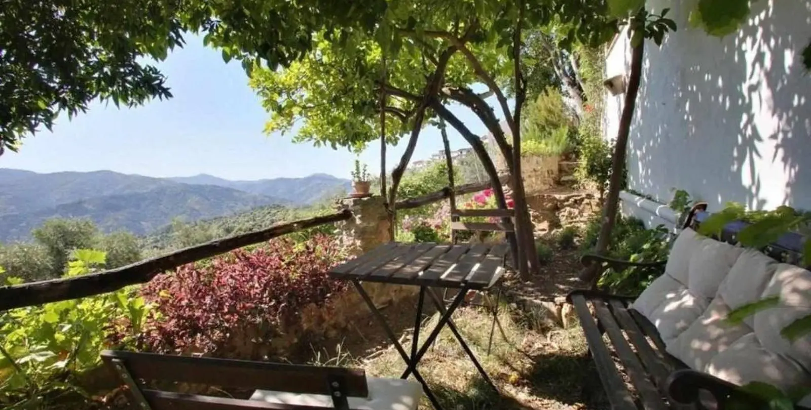 Sale of apartment complex in Benalauría 45