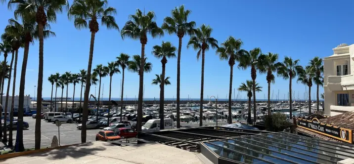 Продажа апартаментов на среднем этаже в Benalmadena 0