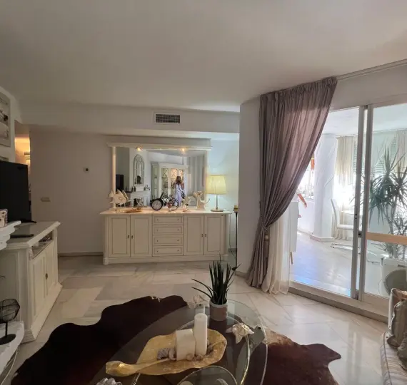 Продажа апартаментов на среднем этаже в Benalmadena