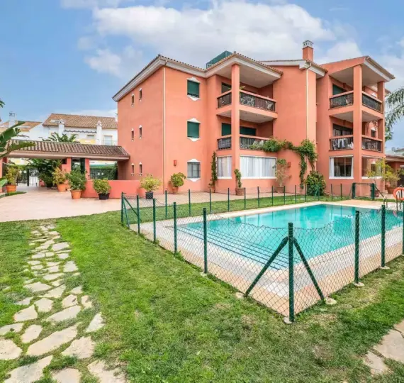 Продажа апартаментов на среднем этаже в Marbesa