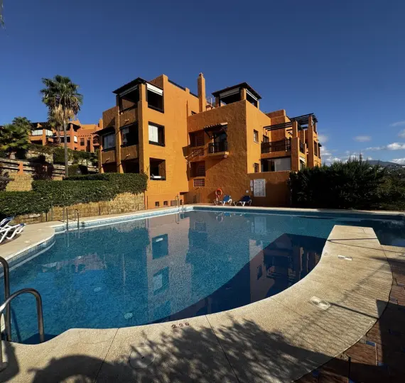 Sale of ground floor apartment in Benahavís