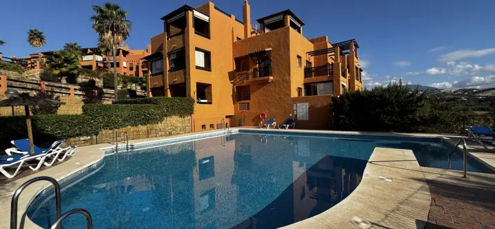 Sale of ground floor apartment in Benahavís 1