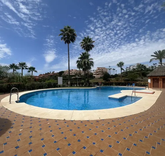 Sale of ground floor apartment in Benahavís