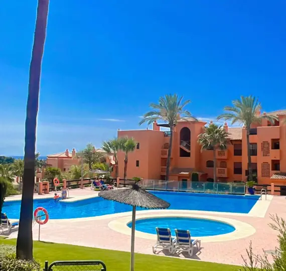 Sale of ground floor apartment in Benahavís
