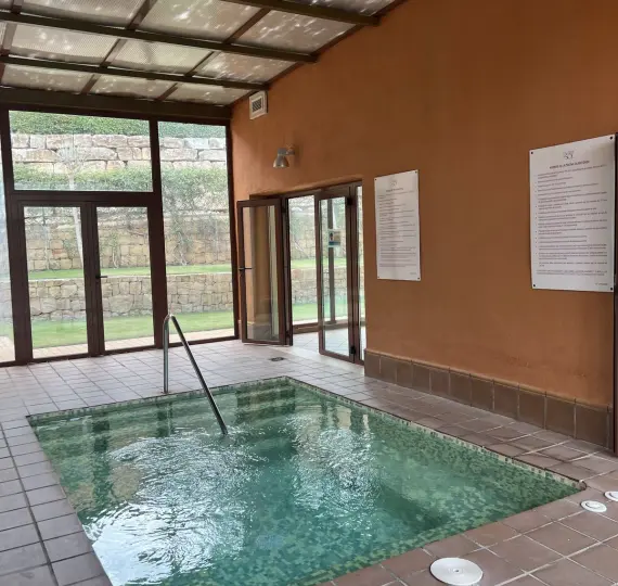 Sale of ground floor apartment in Benahavís