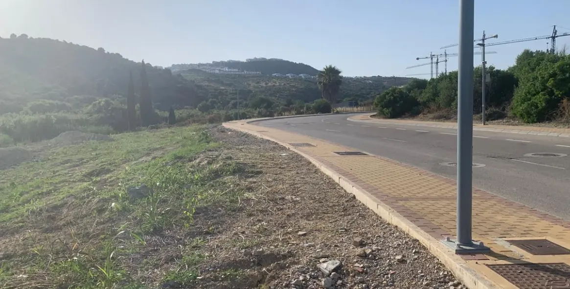 Продажа  жилого участка в Casares 13