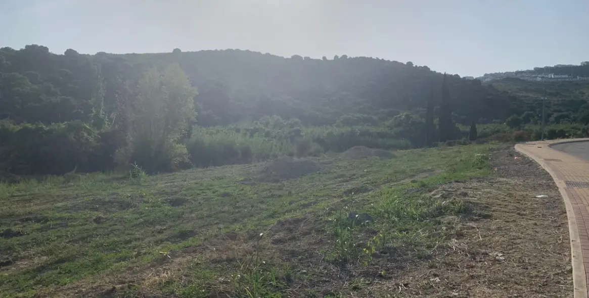 Продажа  жилого участка в Casares 14