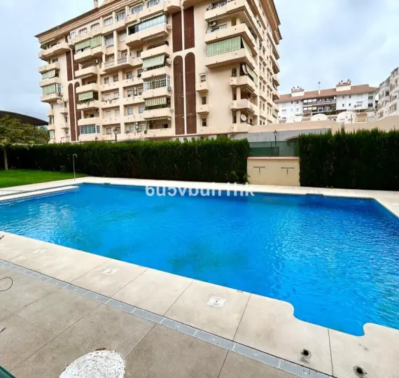 Продажа апартаментов на среднем этаже в Fuengirola Centro