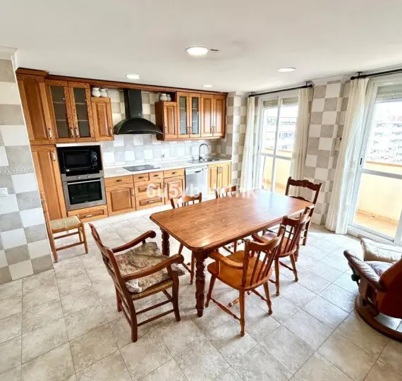 Продажа апартаментов на среднем этаже в Fuengirola Centro