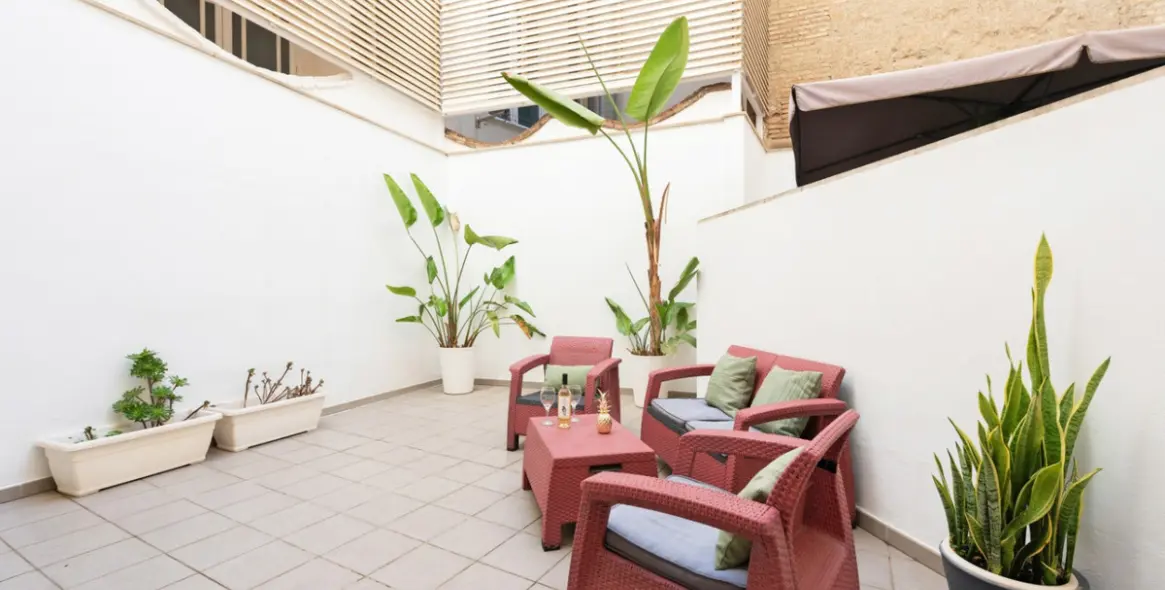 Sale of middle floor apartment in Málaga 2