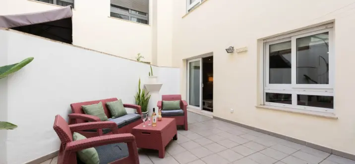 Sale of middle floor apartment in Málaga 2
