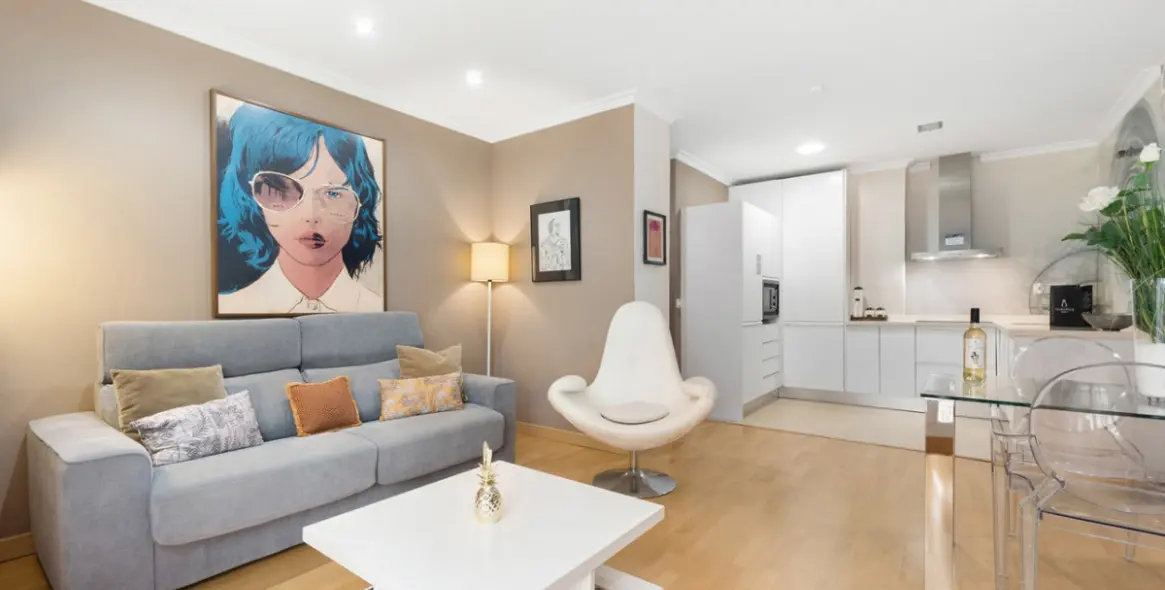 Sale of middle floor apartment in Málaga 4