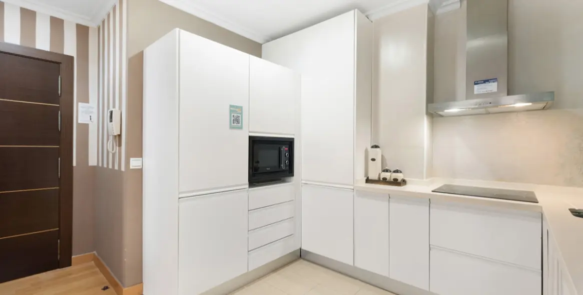 Sale of middle floor apartment in Málaga 5