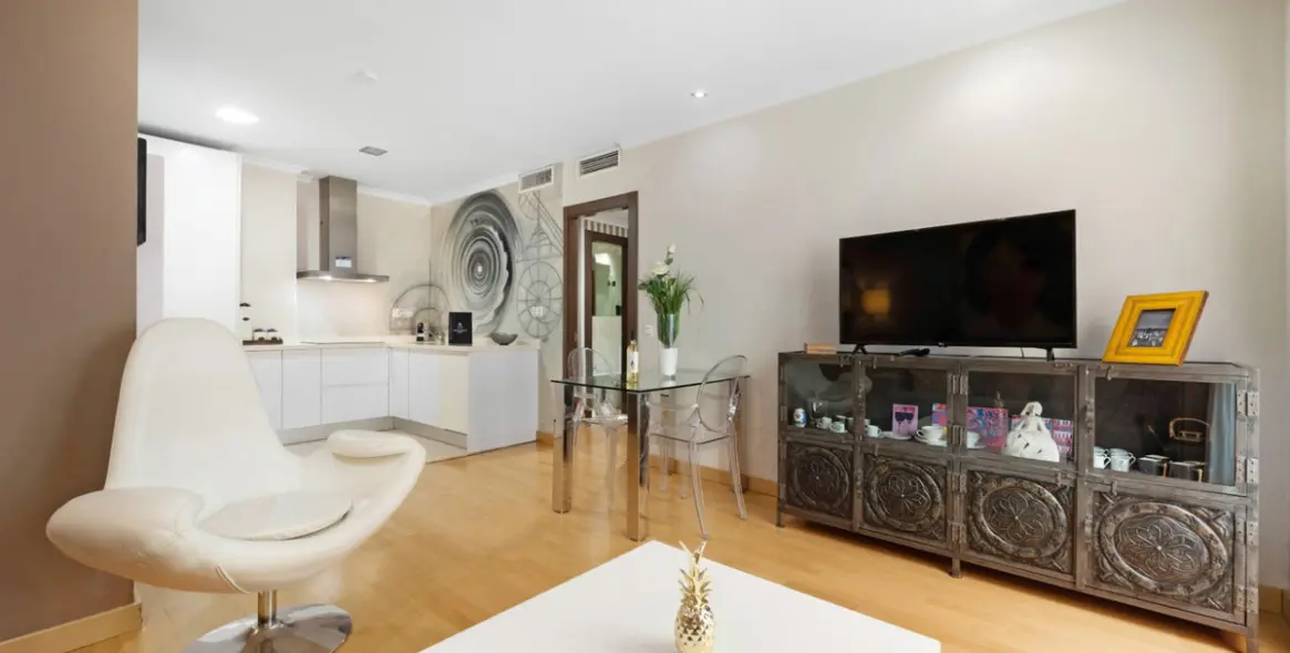 Sale of middle floor apartment in Málaga 8