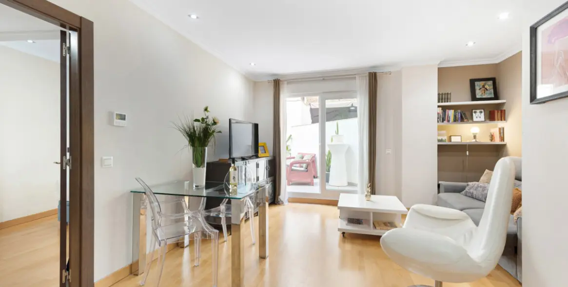 Sale of middle floor apartment in Málaga 9