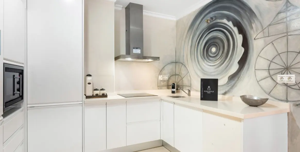 Sale of middle floor apartment in Málaga 10