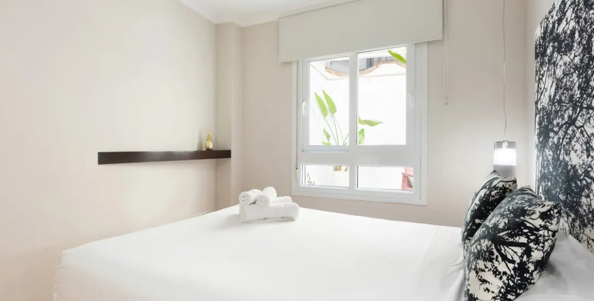 Sale of middle floor apartment in Málaga 14