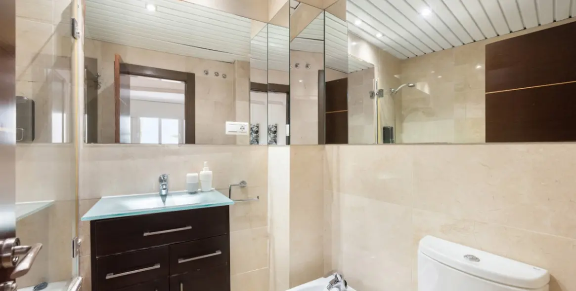 Sale of middle floor apartment in Málaga 15