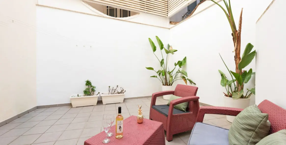 Sale of middle floor apartment in Málaga 17