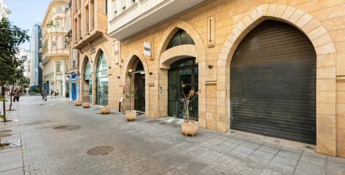 Sale of middle floor apartment in Málaga 20