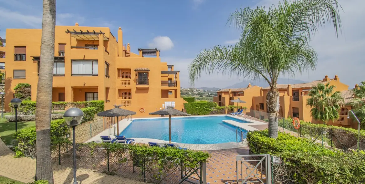 Продажа апартаментов на первом этаже в Atalaya 4