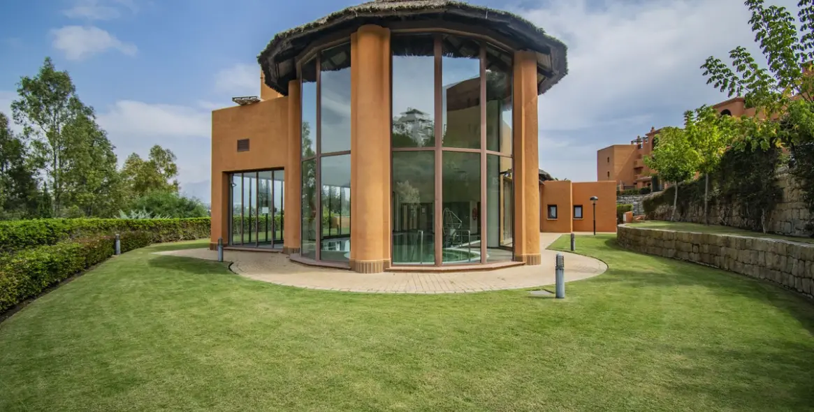 Продажа апартаментов на первом этаже в Atalaya 18