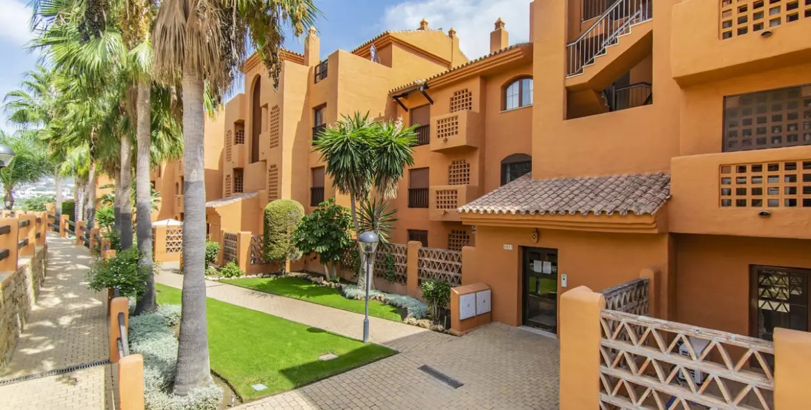 Продажа апартаментов на первом этаже в Atalaya 20