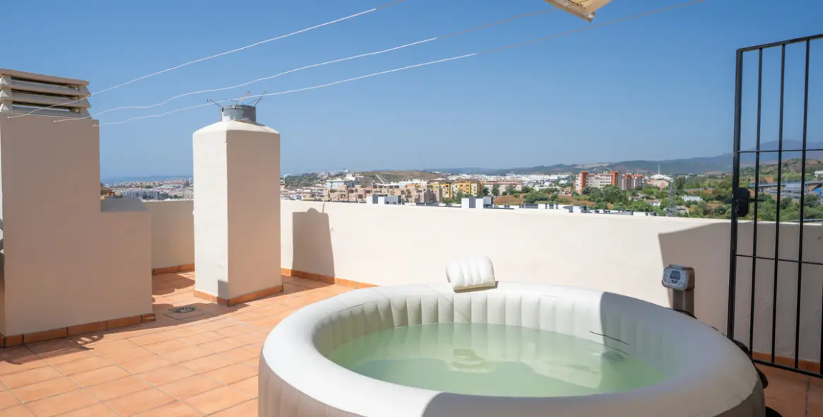 Sale of penthouse duplex in Estepona 1