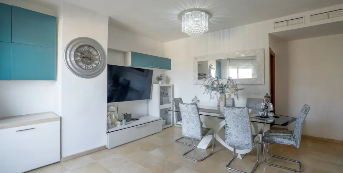 Sale of penthouse duplex in Estepona 9