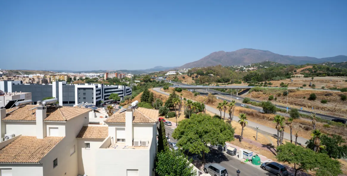 Sale of penthouse duplex in Estepona 16