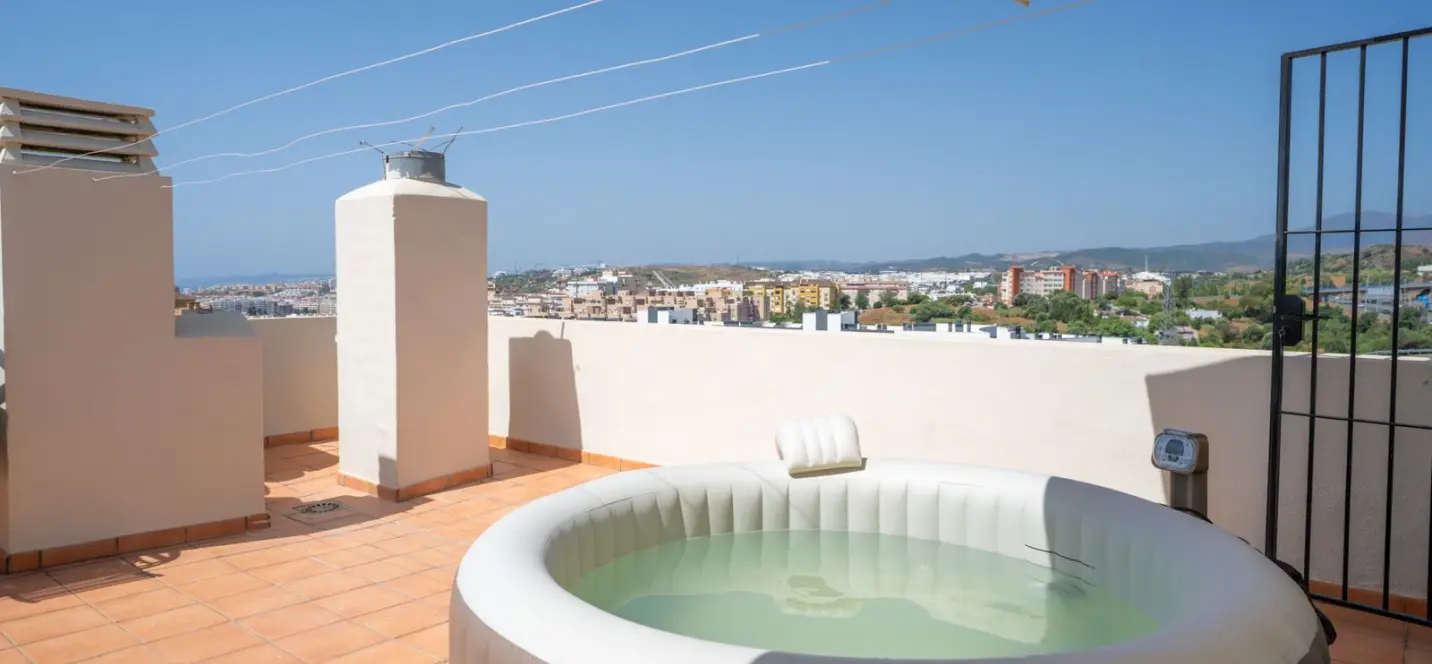 Venta de ático dúplex en Estepona 0