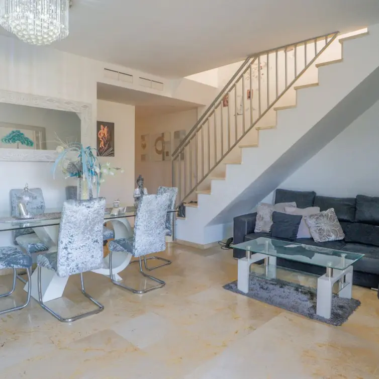 Venta de ático dúplex en Estepona