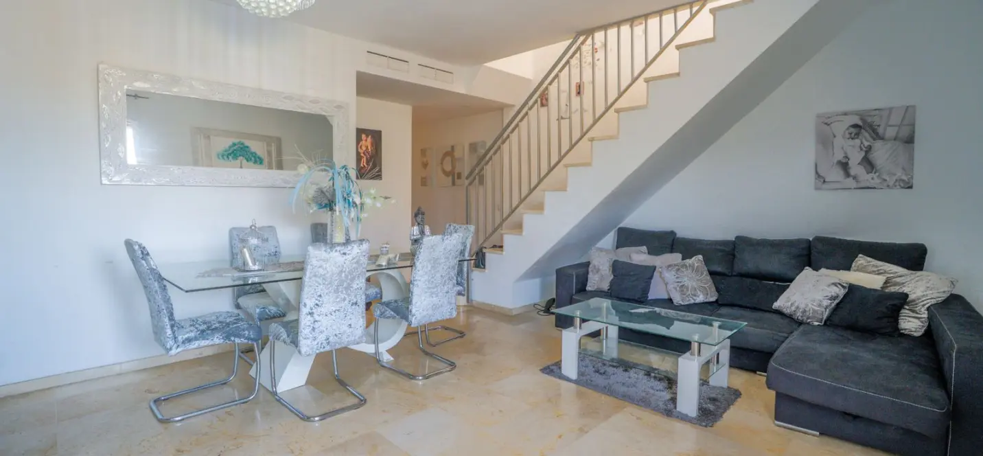 Venta de ático dúplex en Estepona 1