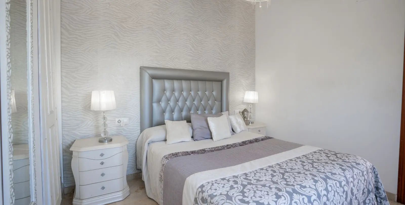 Venta de ático dúplex en Estepona 10