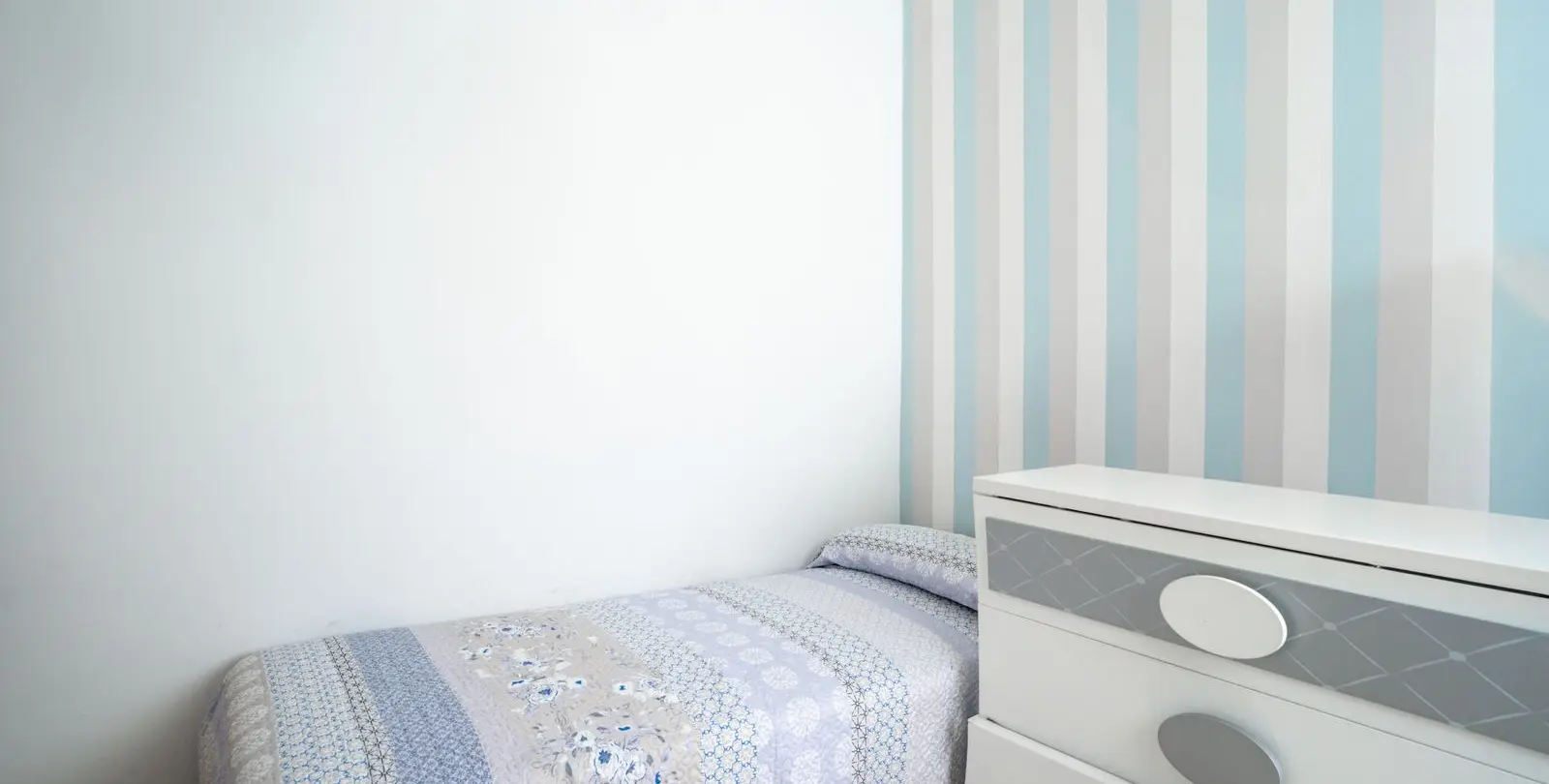 Venta de ático dúplex en Estepona 11