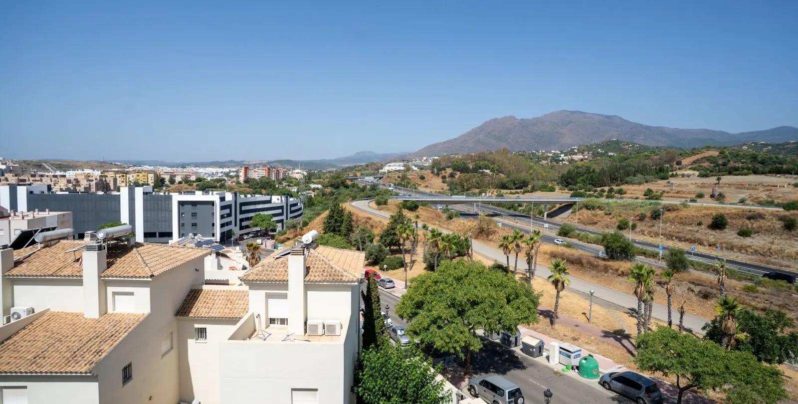 Venta de ático dúplex en Estepona 16