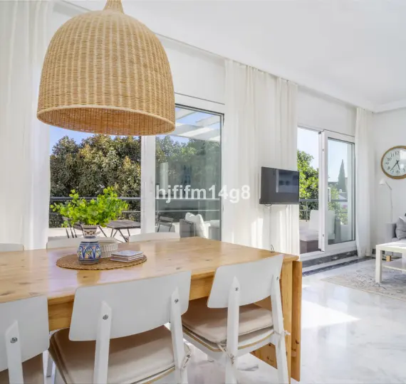 Продажа апартаментов на среднем этаже в Nueva Andalucía