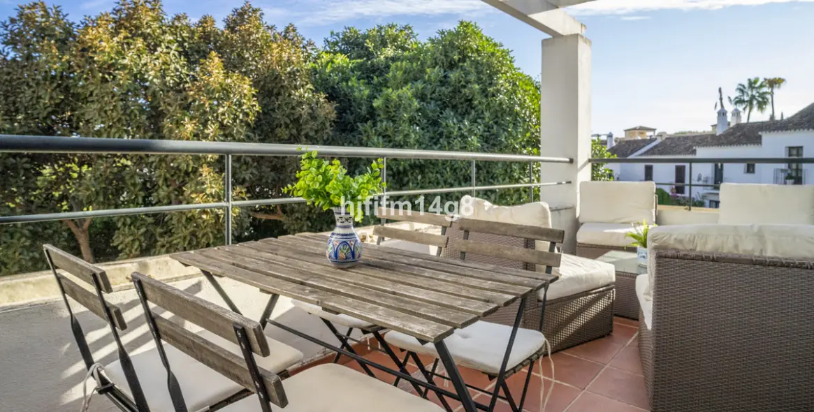 Продажа апартаментов на среднем этаже в Nueva Andalucía 2