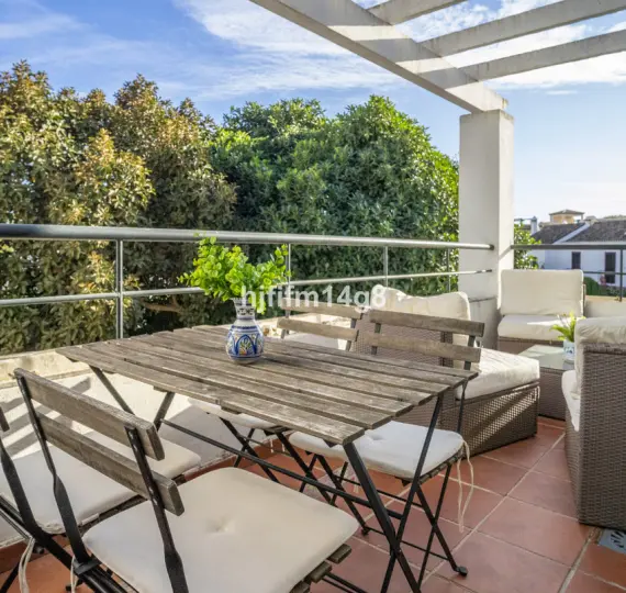 Продажа апартаментов на среднем этаже в Nueva Andalucía