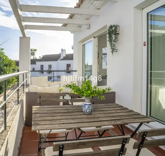 Продажа апартаментов на среднем этаже в Nueva Andalucía