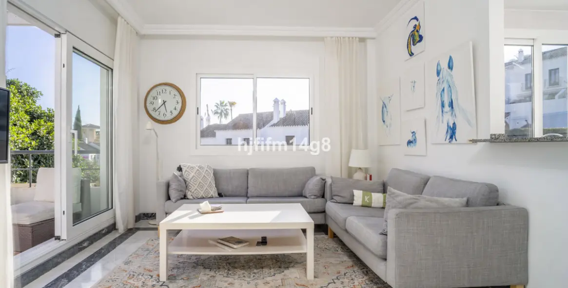 Продажа апартаментов на среднем этаже в Nueva Andalucía 4