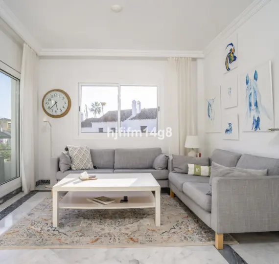 Продажа апартаментов на среднем этаже в Nueva Andalucía