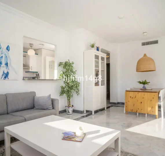 Продажа апартаментов на среднем этаже в Nueva Andalucía