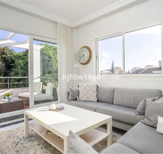 Продажа апартаментов на среднем этаже в Nueva Andalucía