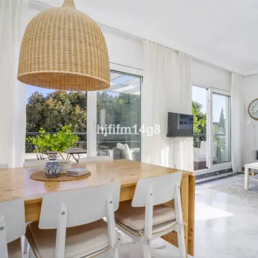 Продажа апартаментов на среднем этаже в Nueva Andalucía