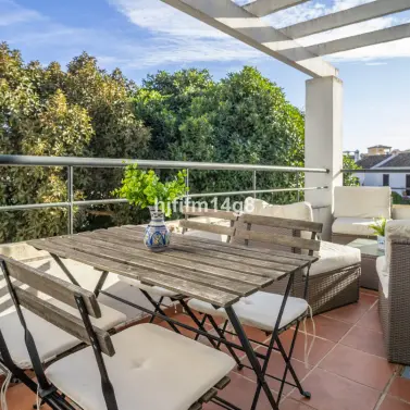 Продажа апартаментов на среднем этаже в Nueva Andalucía